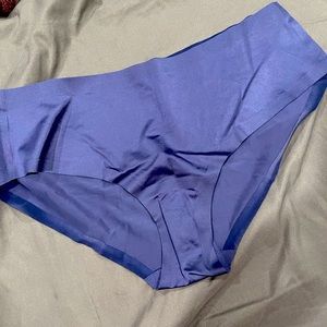 VS No show hiphugger